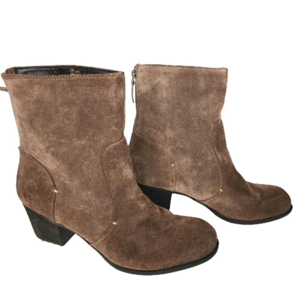 Crown Vintage Brown Suede Booties 10M